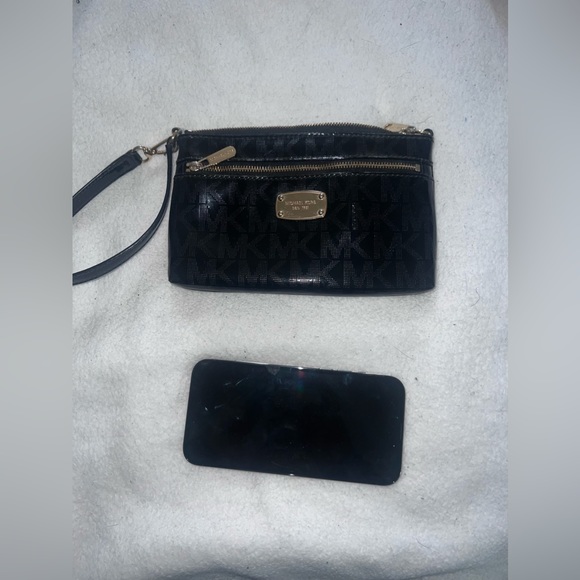Michael kors wristlet - Picture 1 of 6